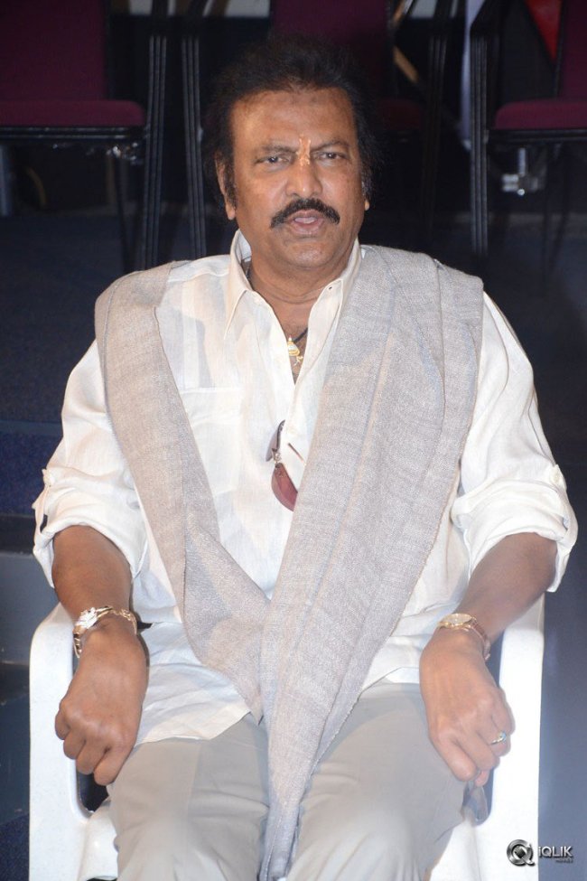 Gayatri-Movie-Pressmeet-Stills